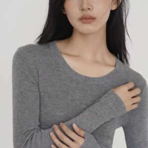 crew neck knit sweater